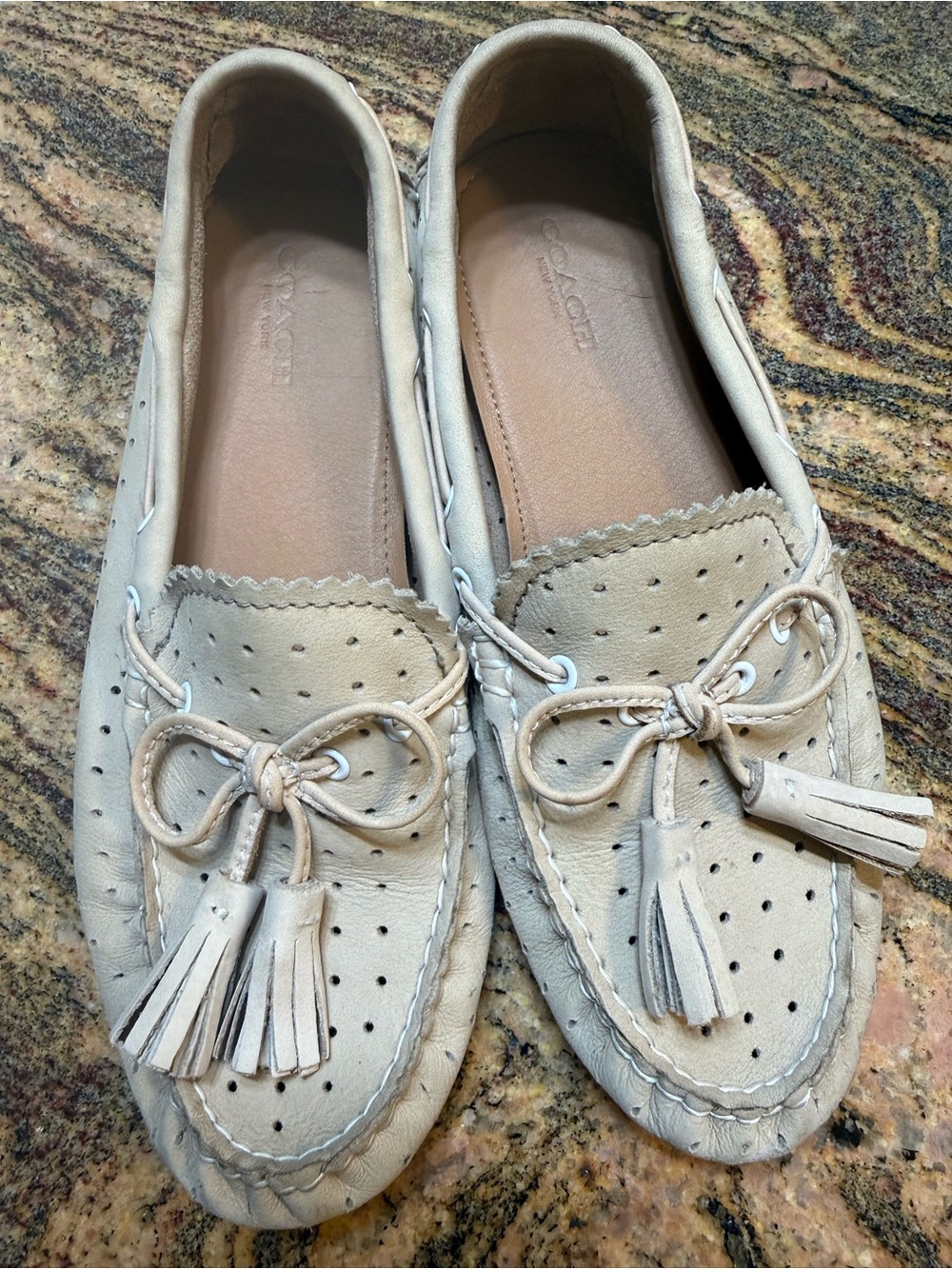 Coach Nadia Perforated Suede Driving Moccasins Tassel Loafers Stone 6.5 EUC